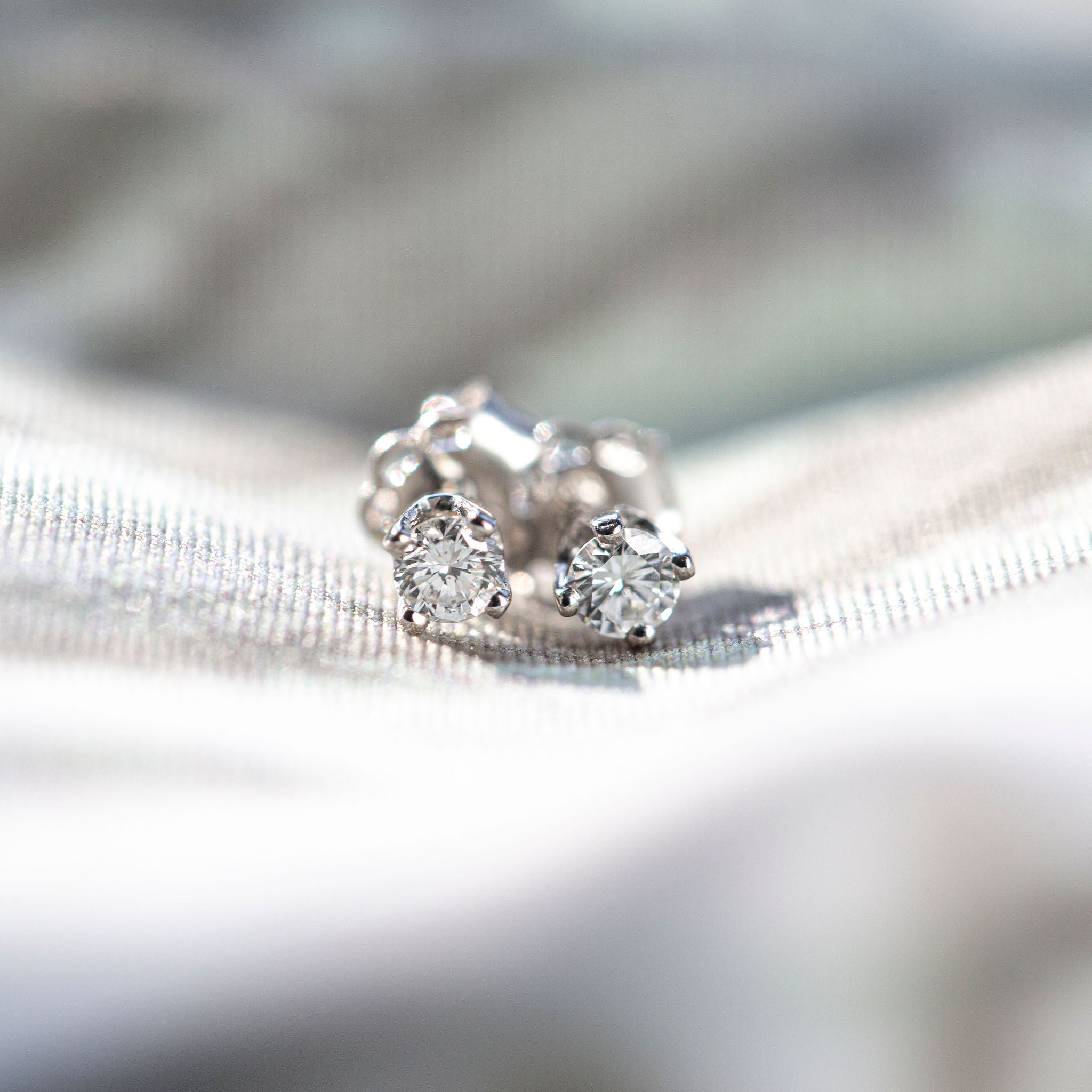 Boucles d'oreilles de diamants solitaires
