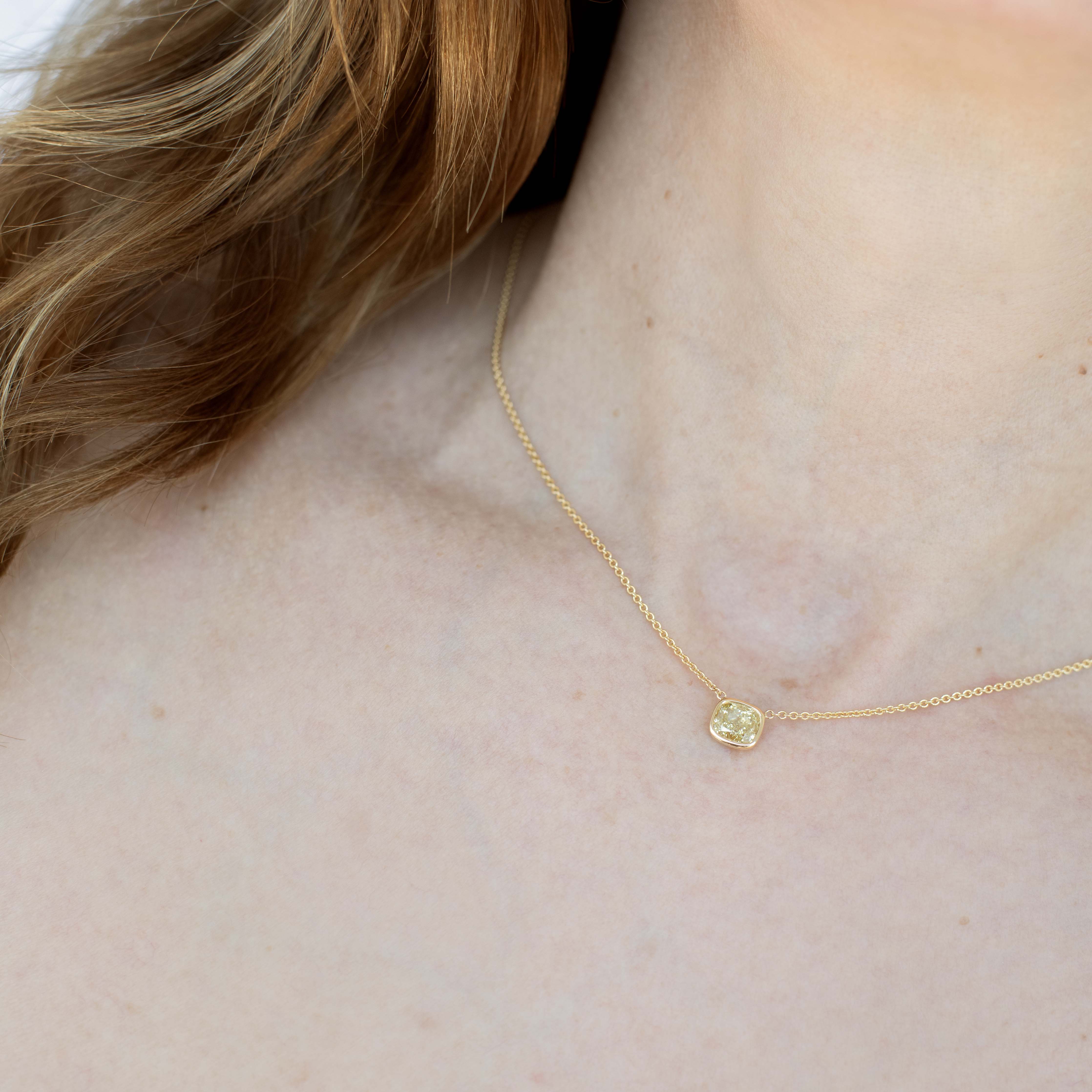 Collier de diamant jaune