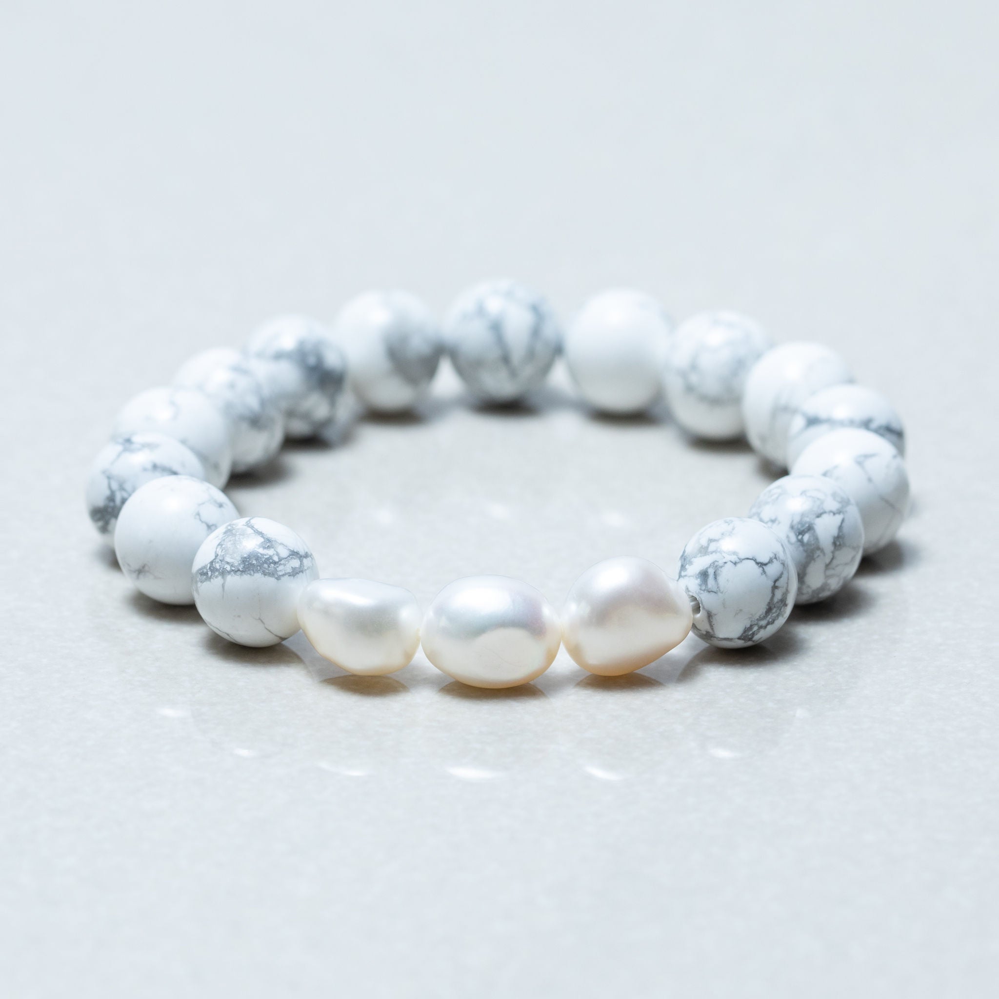 Howlite and Freshwater Pearl Bracelet