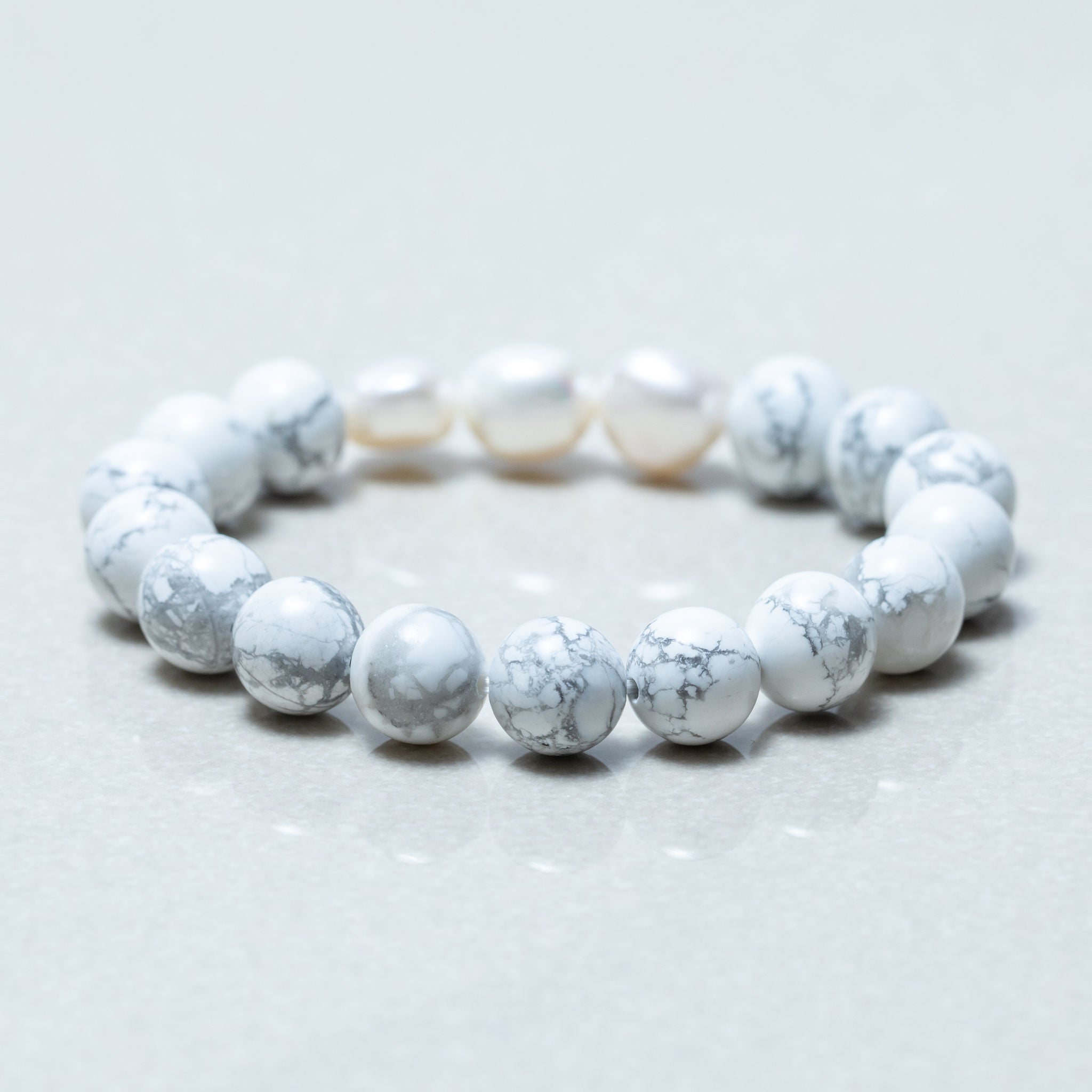 Howlite and Freshwater Pearl Bracelet