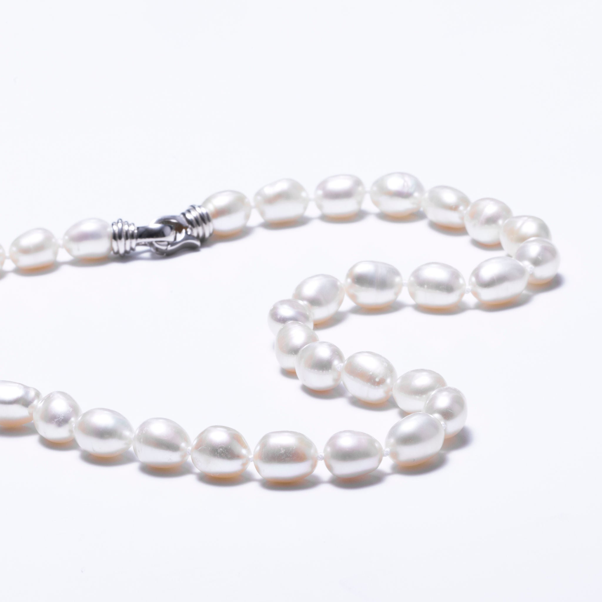 White freshwater pearl necklace