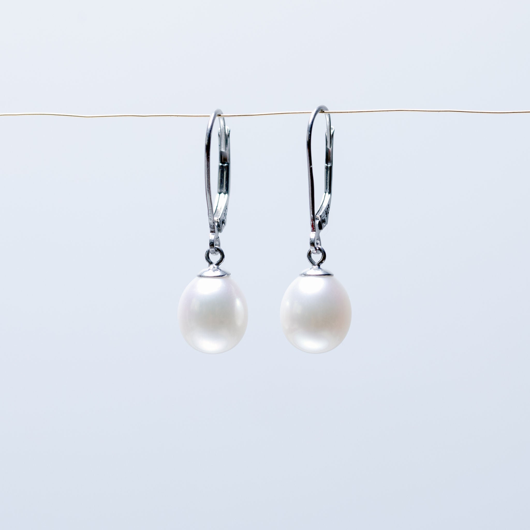 Boucles d'oreilles de perles d'eau douce blanches