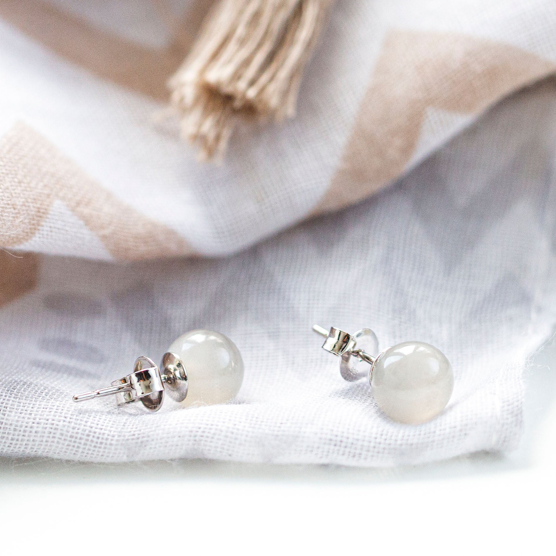 Boucles d'oreilles de pierre de lune grise